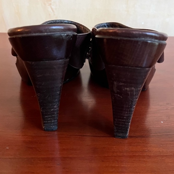 Stuart Weitzman Wooden and Leather Turquoise Beaded Sandals Size 8 1/2 M - Picture 6 of 10